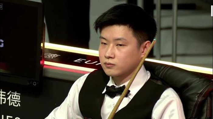 他还透露，片场的摄影师和其他工作人员也都和演员们一样离火很近